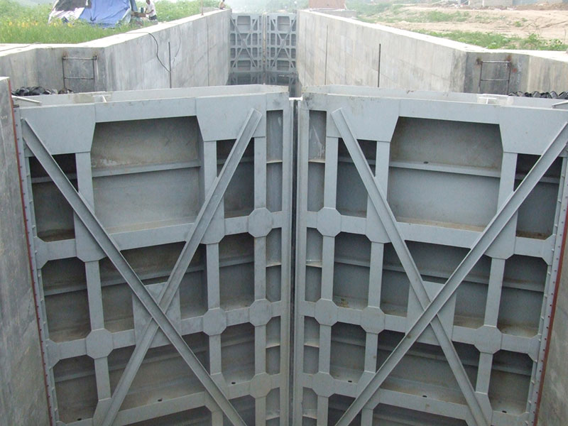 新乡人字门船闸